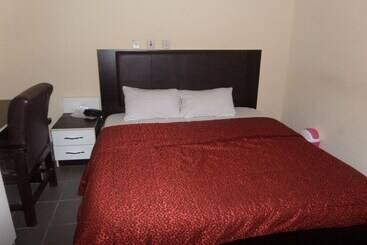 هتل Dreamland Suites