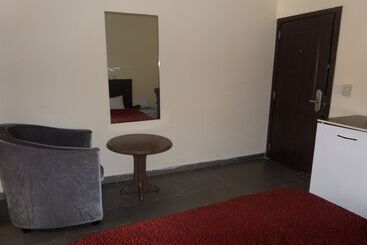 هتل Dreamland Suites