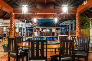 هتل Grand Coastal
