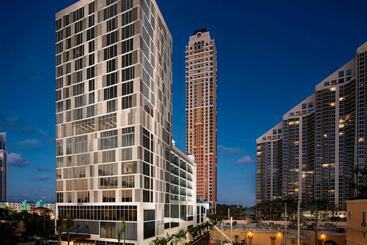 هتل Residence Inn Miami Sunny Isles Beach