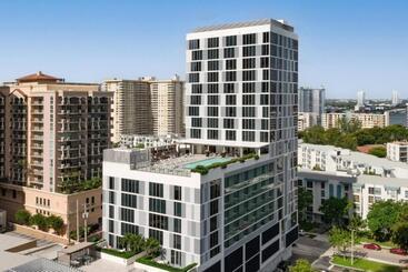 هتل Residence Inn Miami Sunny Isles Beach
