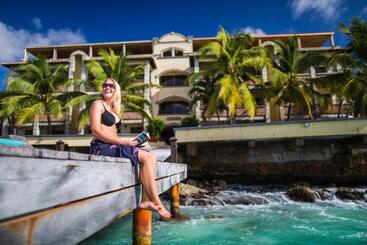 هتل The Bellafonte   Luxury Oceanfront