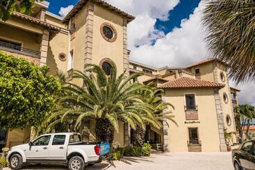 هتل The Bellafonte   Luxury Oceanfront
