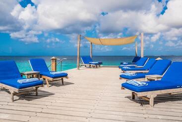 هتل The Bellafonte   Luxury Oceanfront