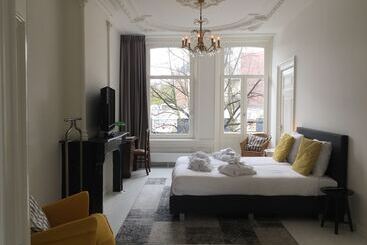 تختخواب و صبحانه Nine T Teen Bed And Boutique