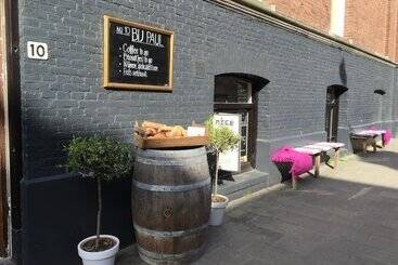 تختخواب و صبحانه Nine T Teen Bed And Boutique