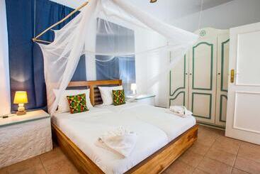 استراحتگاه King Fisher Village