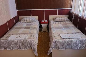 هاستل Royal Boutique Hotel On Kievyan