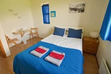 تختخواب و صبحانه Dynjandi Guesthouse