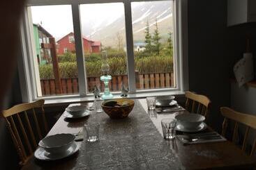 تختخواب و صبحانه Litlabýli Guesthouse
