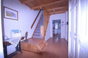 تختخواب و صبحانه Litlabýli Guesthouse