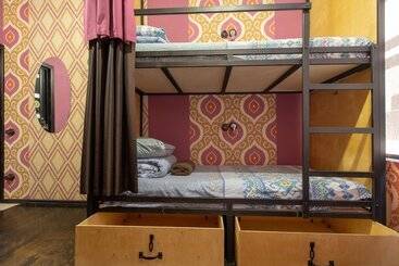 تختخواب و صبحانه Trinity Hostel