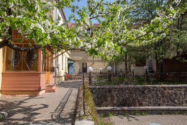 تختخواب و صبحانه Trinity Hostel