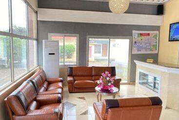 Fini Hotel Bobende - Limbe