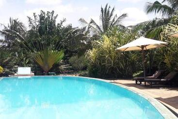 هتل African Dream Cottages   Diani Beach