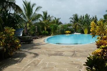 هتل African Dream Cottages   Diani Beach