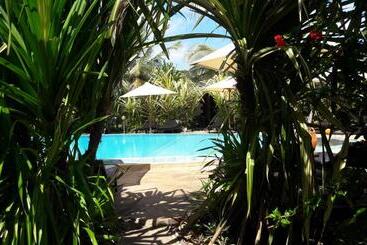 هتل African Dream Cottages   Diani Beach