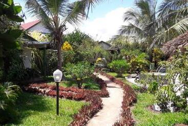 هتل African Dream Cottages   Diani Beach