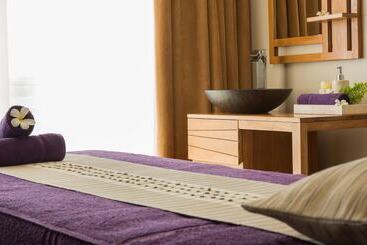 هتل English Point Marina & Spa