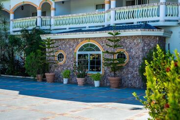 هتل Holiday Haven Resort & Banquet Hall