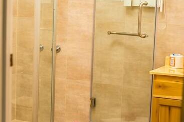 هتل Holiday Haven Resort & Banquet Hall