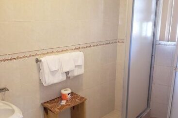 هتل Holiday Haven Resort & Banquet Hall