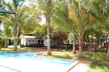 هتل Impala Safari Lodge