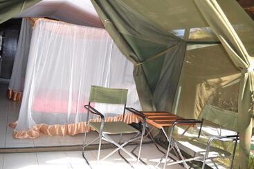 هتل Impala Safari Lodge