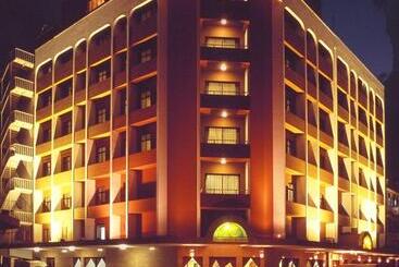 هتل Royal Court