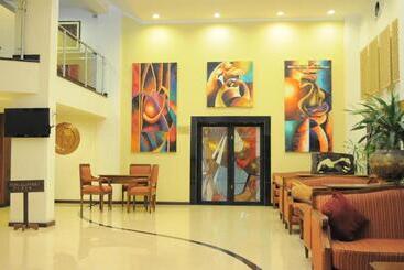هتل Royal Court
