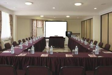هتل Royal Court