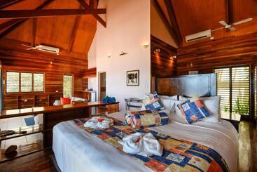 Mana Island Resort & Spa   Fiji