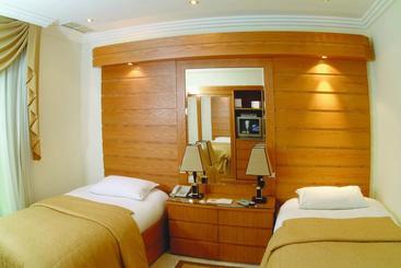 هتل Mirage Suites   Family Only