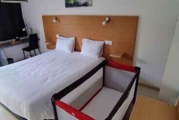 هتل Hôtel Le 15