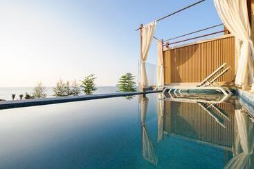 Hotel The Little Shore Khao Lak By Katathani