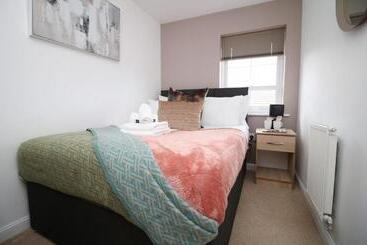 پانسیون Free Wifi | Parking Access | 3br