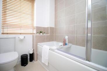 پانسیون Free Wifi | Parking Access | 3br
