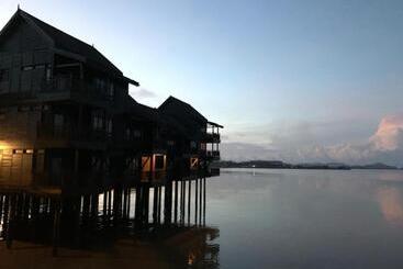 استراحتگاه The Lagoon Water Chalet