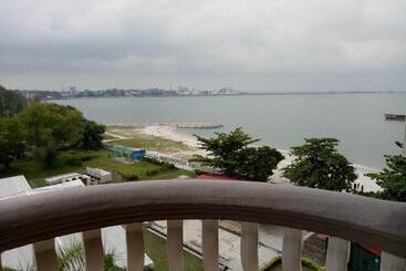 هتل آپارتمان Ruiyas Sea View Condominium Portdickson