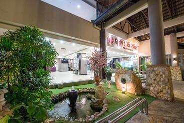 Ruiyas Sea View Condominium Portdickson