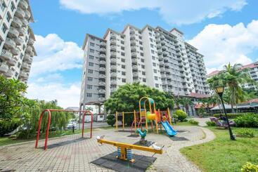Ruiyas Sea View Condominium Portdickson
