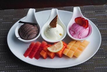 هتل Aruna Senggigi Resort & Convention
