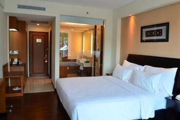 Emersia Hotel And Resort