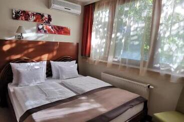 هتل Villa Pax