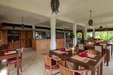 Lesong Hotel And Restaurant