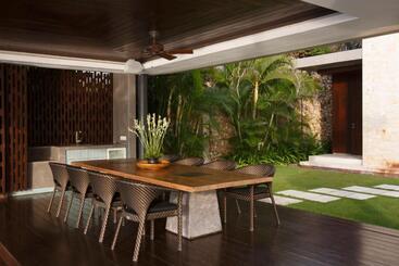 The Ungasan Clifftop Resort