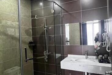 Golden Joy Hotel & Apartment