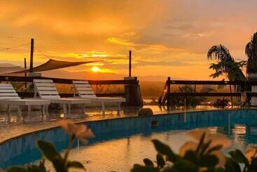 هتل Carlo S Swimming Pool