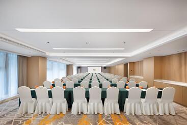 هتل Home2 Suite By Hilton Wenzhou Wencheng