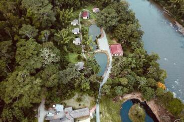 هتل Jungle Lodge El Jardin Aleman